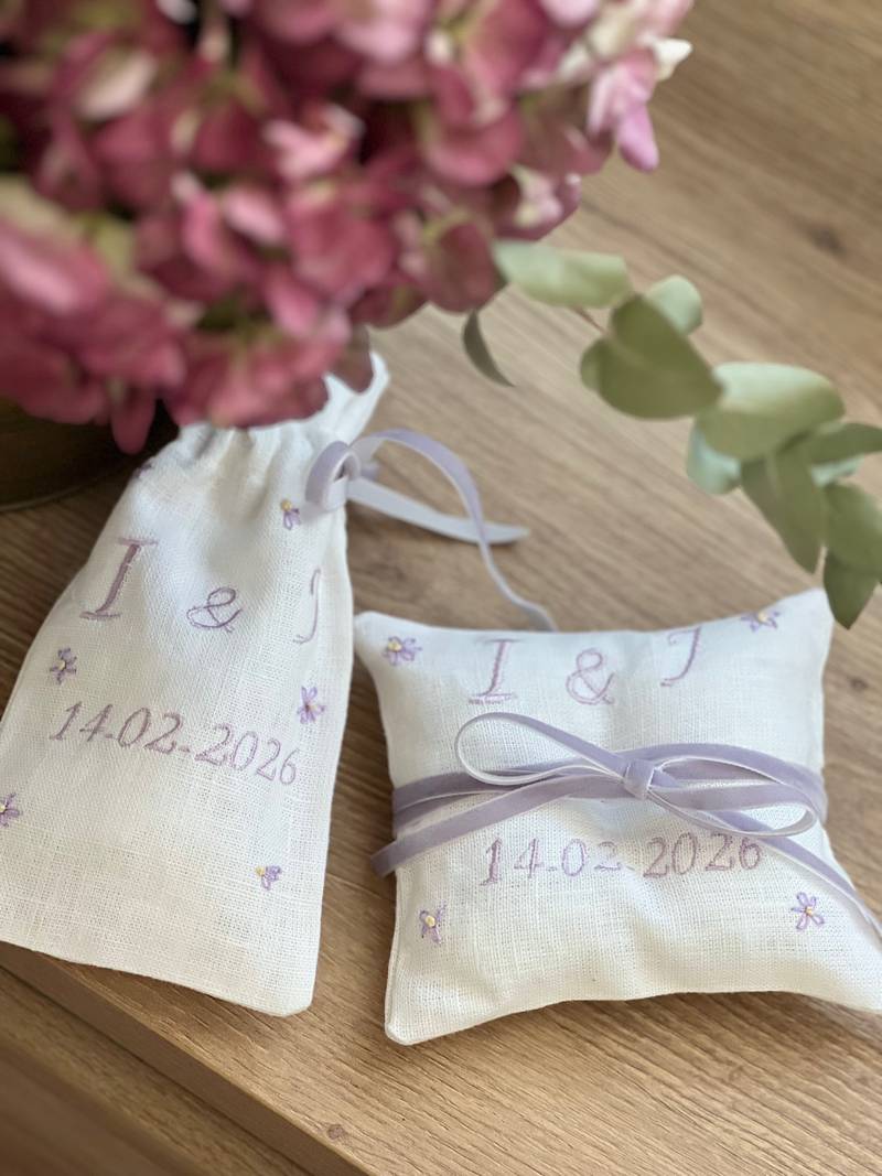Pack Saquito bordado y cojín para alianzas personalizados rosa